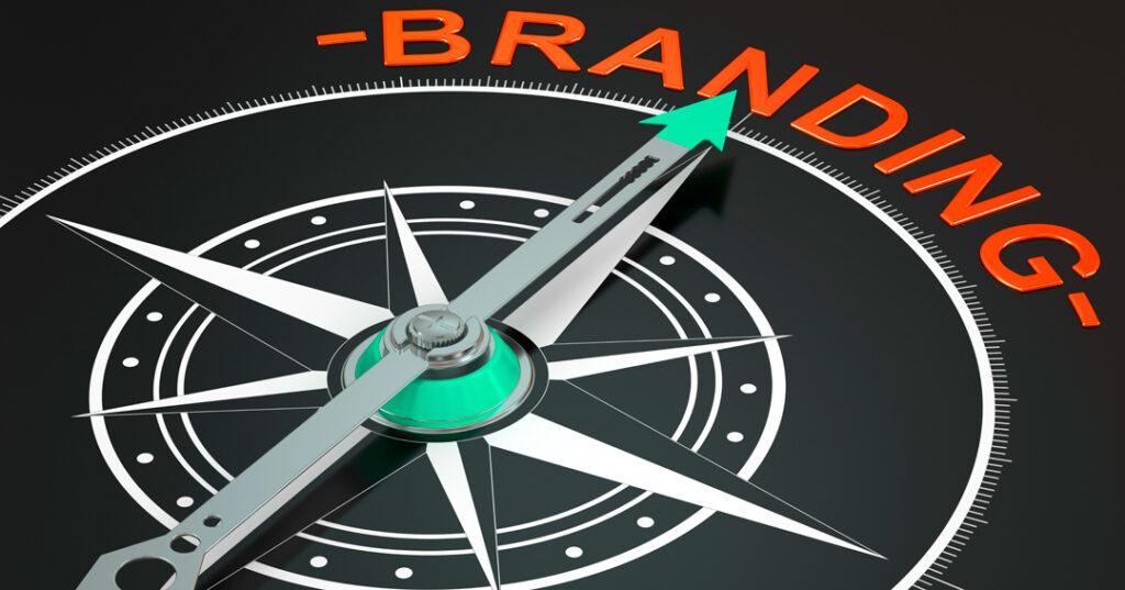 Ilustración de una brújula que está señalando la palabra "BRANDING"